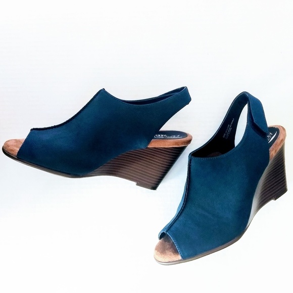 AEROSOLES Shoes - Aerosole Blue Tan Wedge Size 8 Wedge Wedges Navy